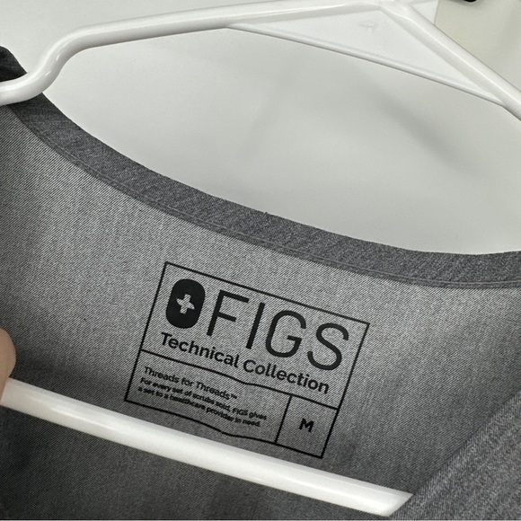 Figs Technical Collection Scrub Top Mens Size M pocket Gray - Picture 2 of 4